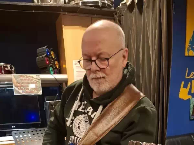 Pogats Christian Gitarrist bei der Band "HORIZON WIDE" im Proberaum, im Verein kreARTiv in Wiener Neustadt