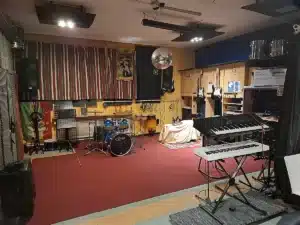 Proberaum 1 f&uuml;r Bands mit Schlagzeug, PA Anlage und Keyboard beim Verein kreARTiv in Wiener Neustadt
