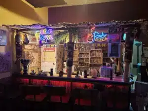 Proberaum 3 f&uuml;r Bands oder Einzelmusiker, zum proben oder &uuml;ben.  Saal, Veranstaltungsraum  mit Tikki-Bar, beim Verein kreARTiv in Wiener Neustadt