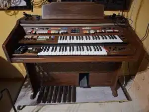 Proberaum 2 f&uuml;r Bands oder Einzelmusiker, zum proben oder &uuml;ben; mit Vintage Orgel, beim Verein kreARTiv in Wiener Neustadt